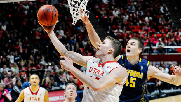 Jakob Poeltl Utah California.jpg